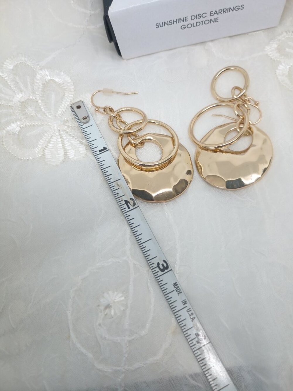 Vintage 2017 Avon Sunshine Disc Earrings Goldtone NIB - Picture 4 of 6